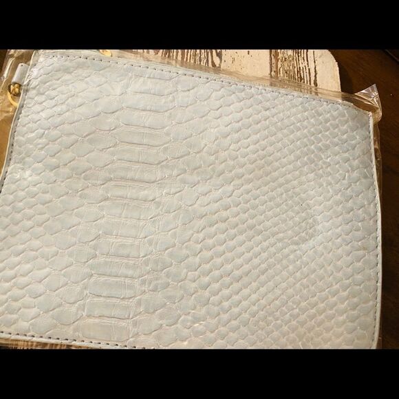 Jules Kae Baby Blue Faux Leather Croc Wristlet NWT - Picture 2 of 2